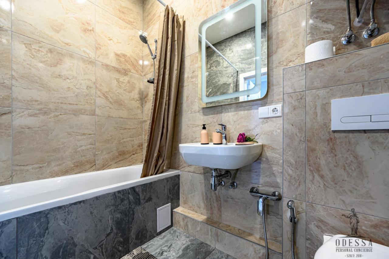 City Center New House Odessa Esterno foto