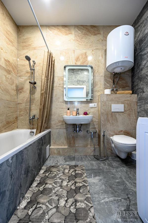 City Center New House Odessa Esterno foto