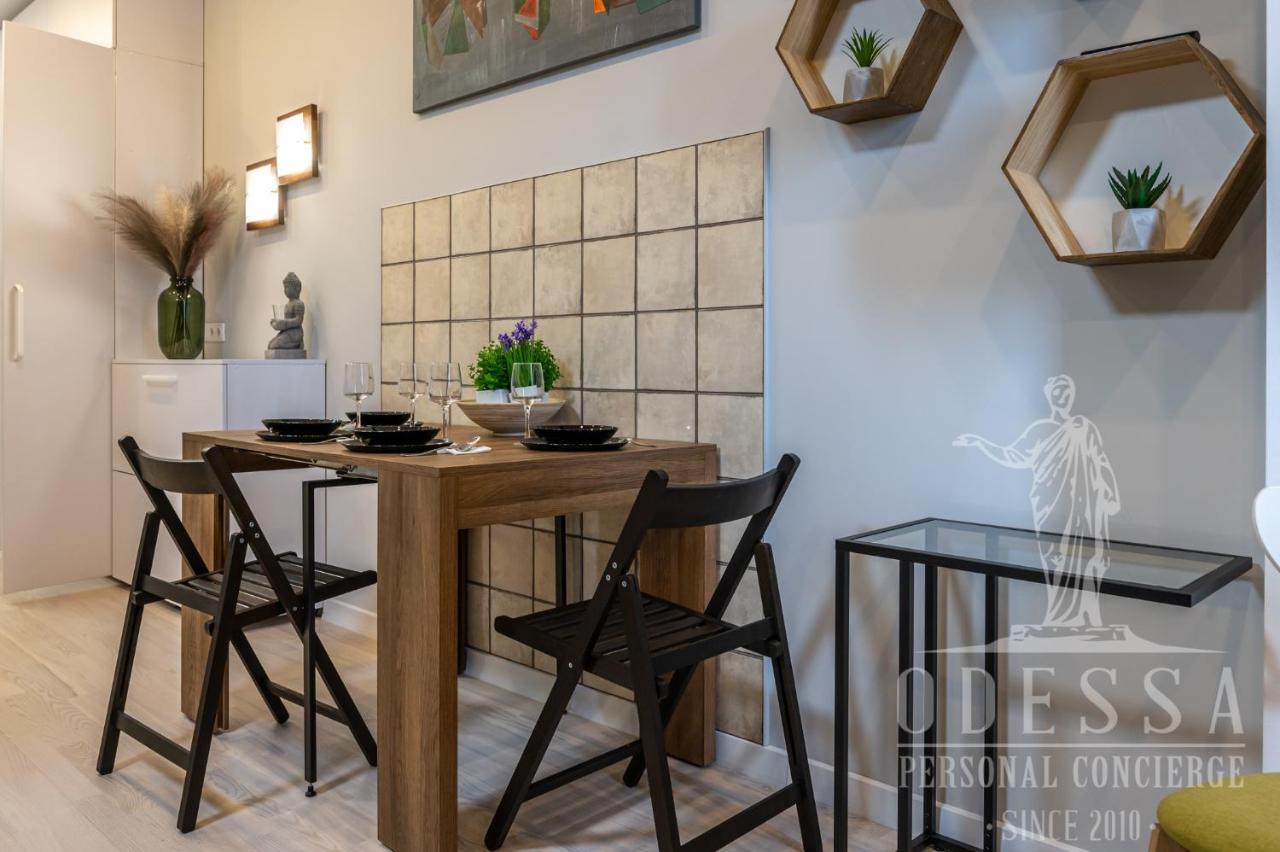 City Center New House Odessa Esterno foto