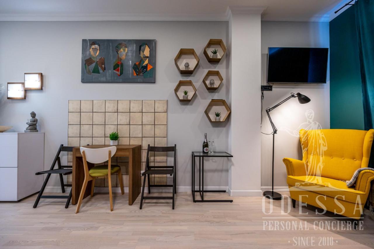 City Center New House Odessa Esterno foto